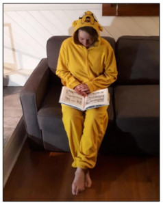 Mauvaise posture nez plongeant sur le divan